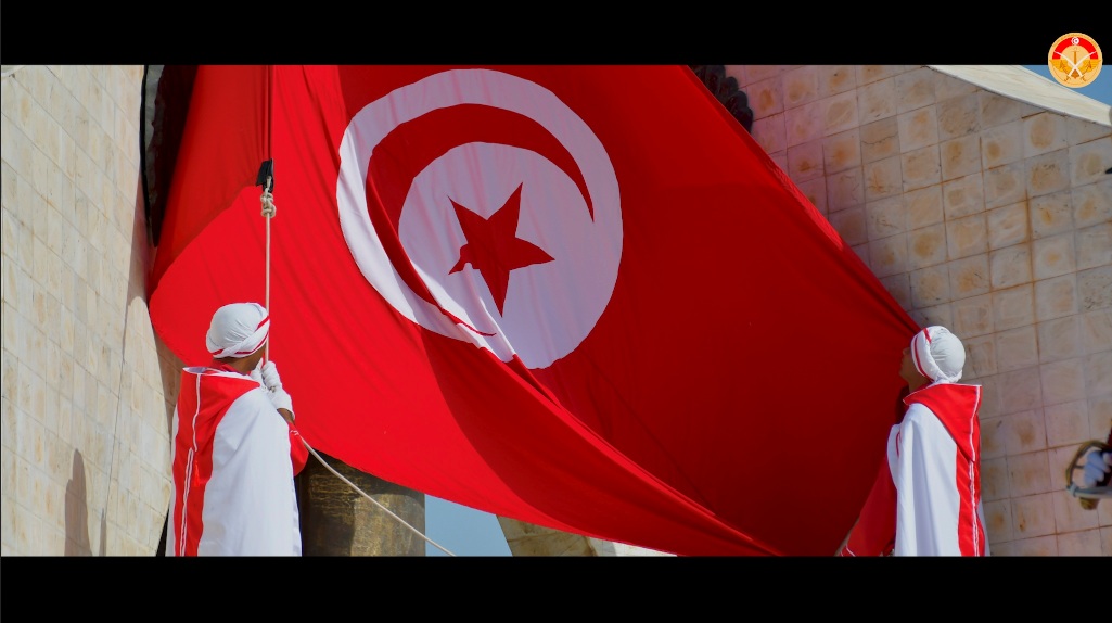 موكب رفع العلم بساحة القصبة